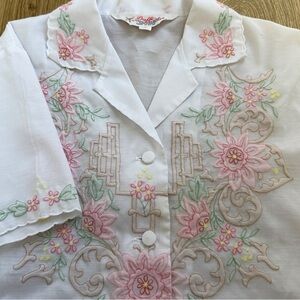 Vintage 1960s Floral Embroidered Short Sleeve Button Down Blouse